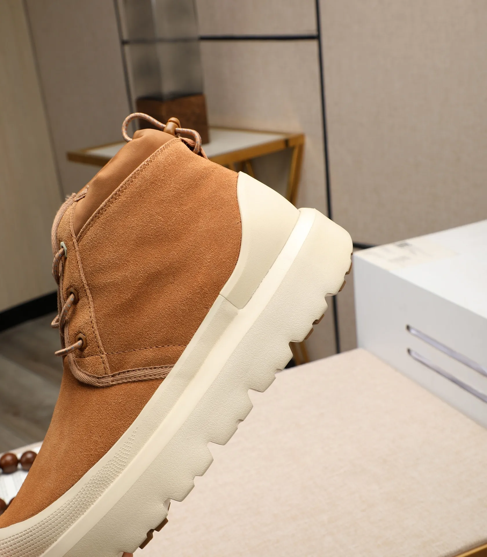 Men's shoes 💰580 (same style for men and women) Please pay attention to the quality of the original order and compare the thickness of the wool 🏮🏮The popular UGG is from Australia's warm luxury brand men's shoes, the official website is synchronized, Beckham men's style..., made of imported first-layer waxed cowhide, waxed toe cap, Australian real wool velvet lining Carefully sewn...Imported rubber Martin boots outsoles (comfortable, soft and wear-resistant). I really like the quality..Exquisite workmanship. You won't be able to put it down at first sight. Sizes 35-44